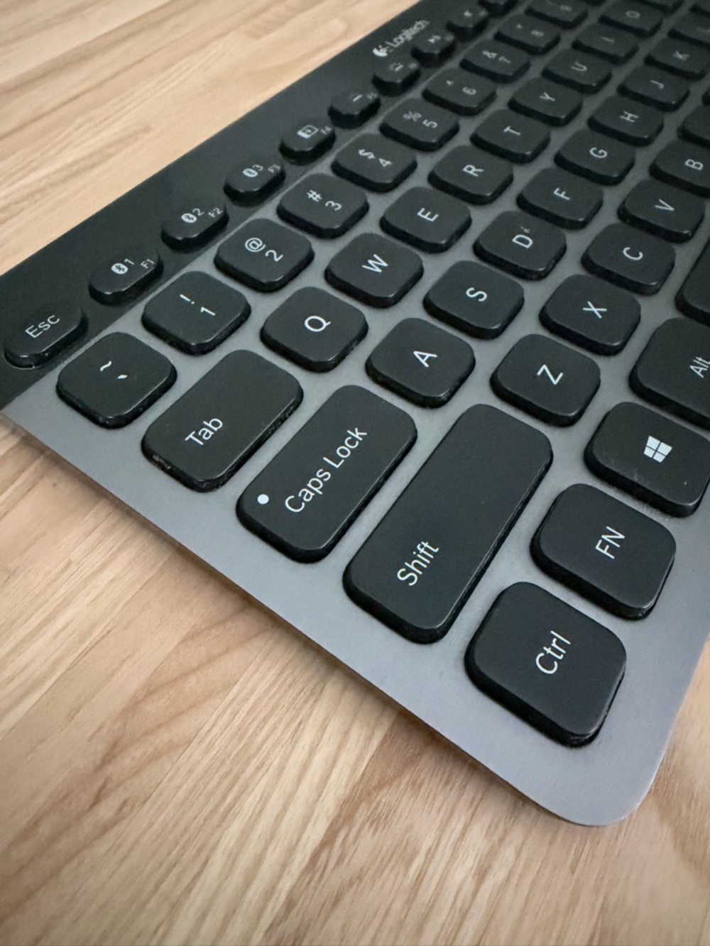 Logitech Wireless Keyboard - Picture 2 of 5